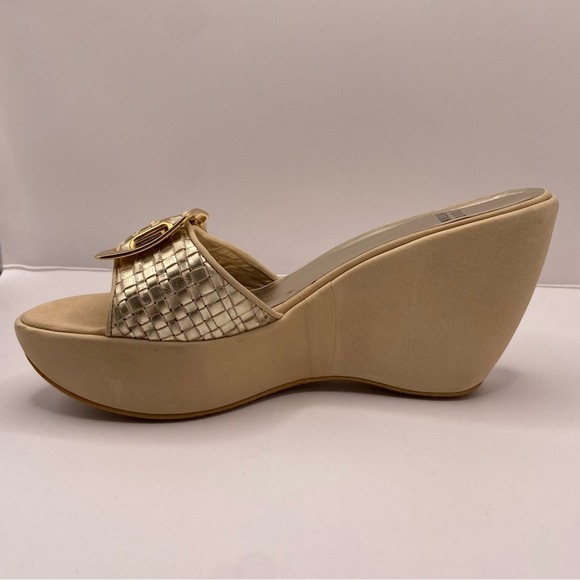 Stuart Weitzman Shoes Womens Size 8.5 Beige Gold Wedge Sandals Slides Buckle - Picture 11 of 15
